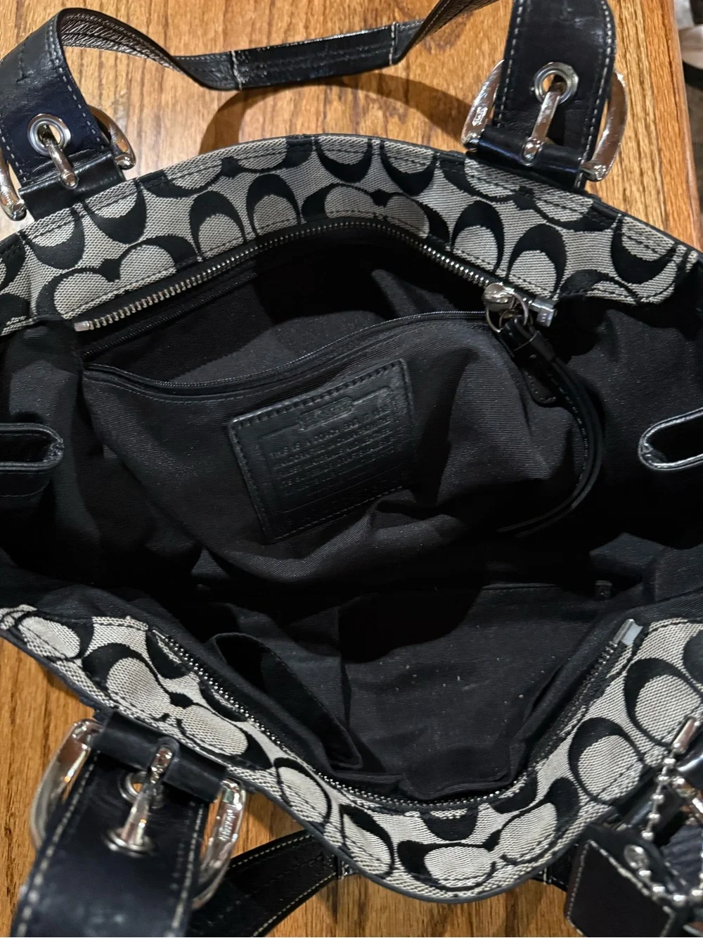 Coach Black and Cream Signature Shoulder Bag - Picture 7 of 10